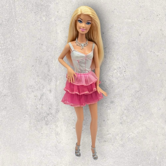 Barbie SPA TO FAB Doll Original Dress - Color Change Nails & Makeup X7891 - 2012 - Picture 7 of 10